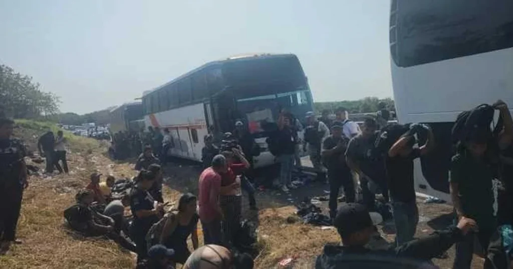 1714759320 detienen 12 migrantes cubanos abandonados autobuses carretera mexico