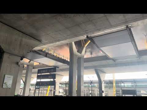 Incendio de Auto Electrico en el Aeropuerto de Madrid Barajas Genera Conmocion