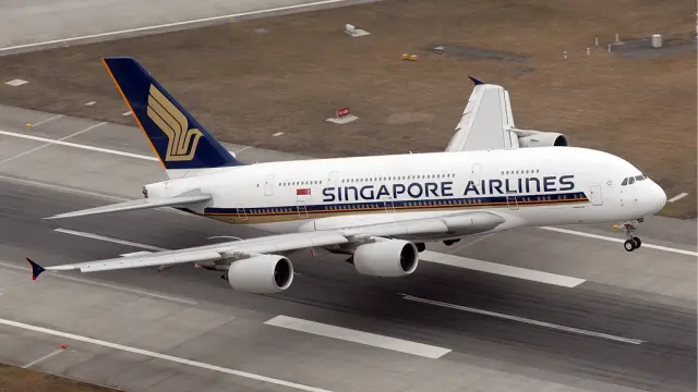 un avion de singapore airlines en una foto de archivo.jpeg