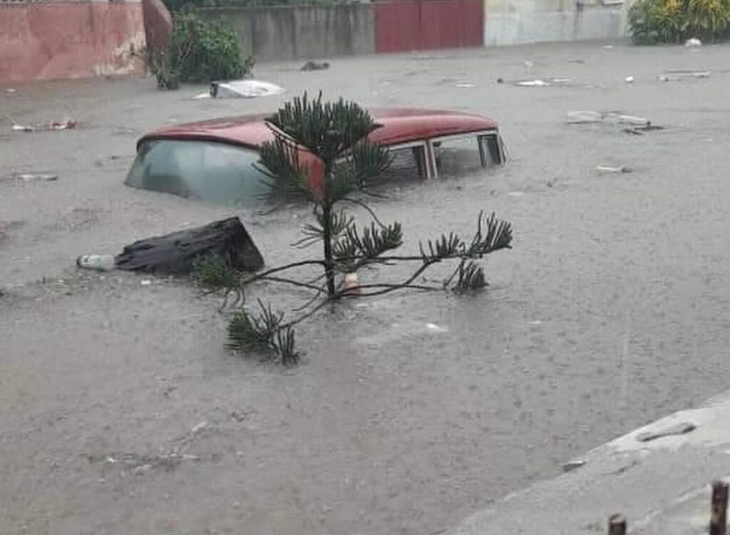 Lluvias torrenciales inundan La Habana