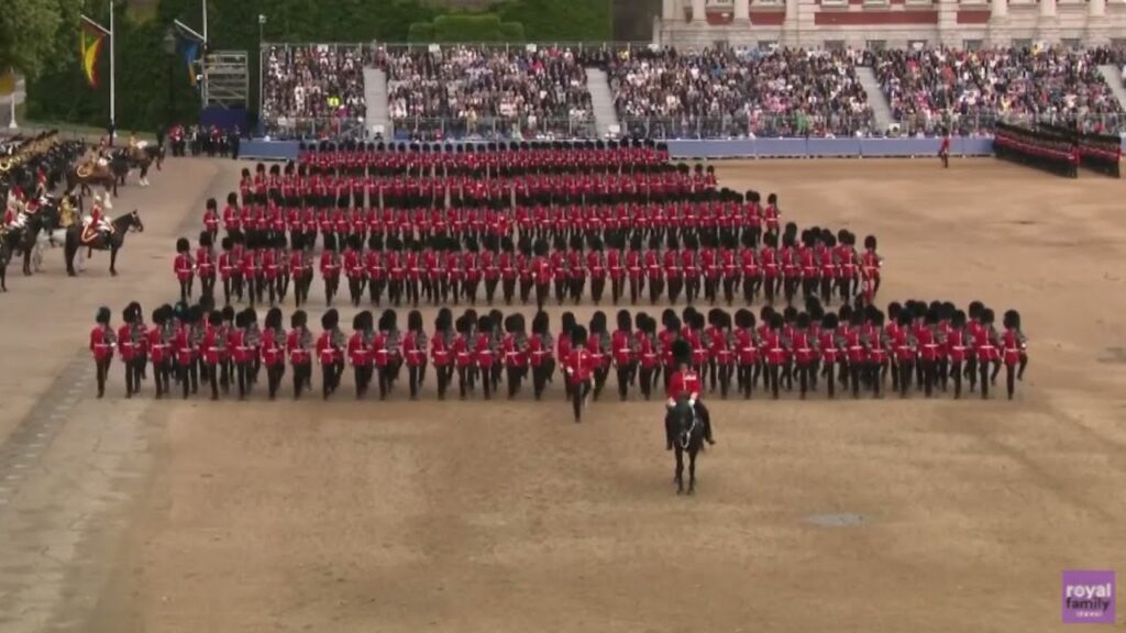 Rey Carlos y Catalina de Inglaterra reaparecen en publico durante el Desfile del Estandarte