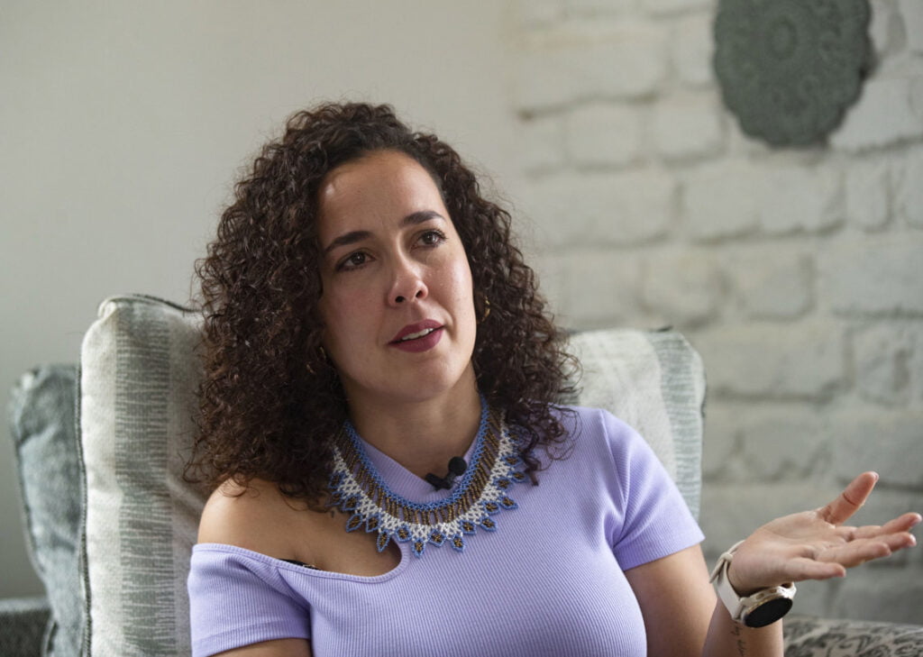 Santiago, periodista expulsada de Ecuador: "El autoritarismo" de Noboa "no tiene límites"