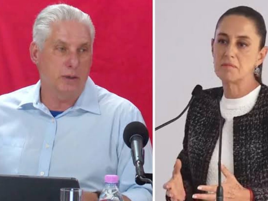 Hombre y mujer hablando en sendos podios