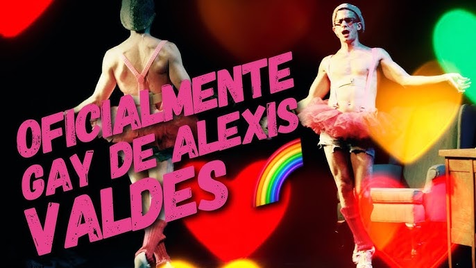 Hombre bailando con tutú rosa y gafas en escenario