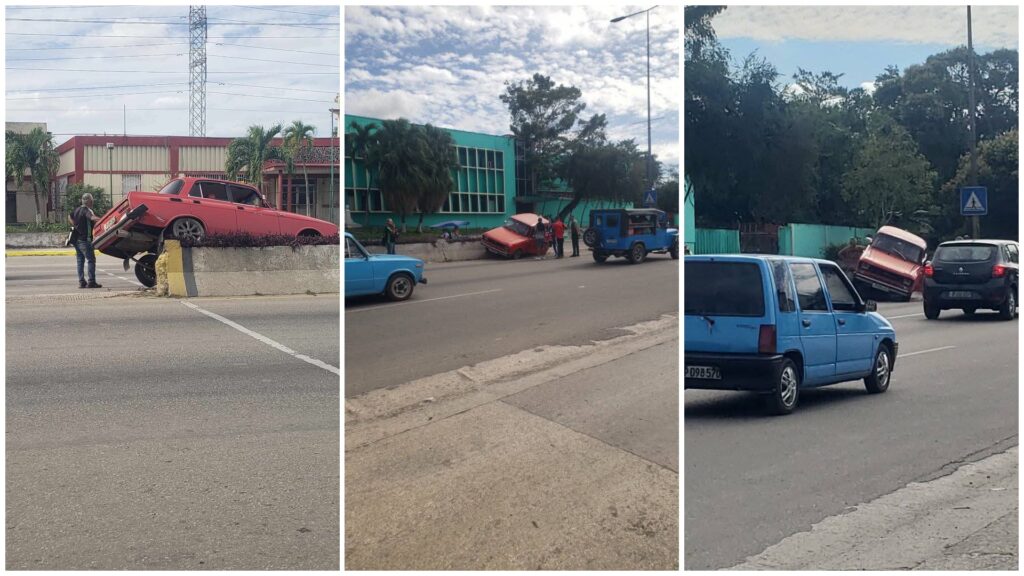 Coche accidentado en separador vial urbano