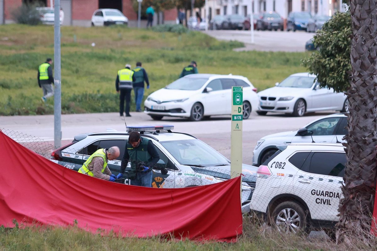 Guardia Civil investigando en zona acordonada