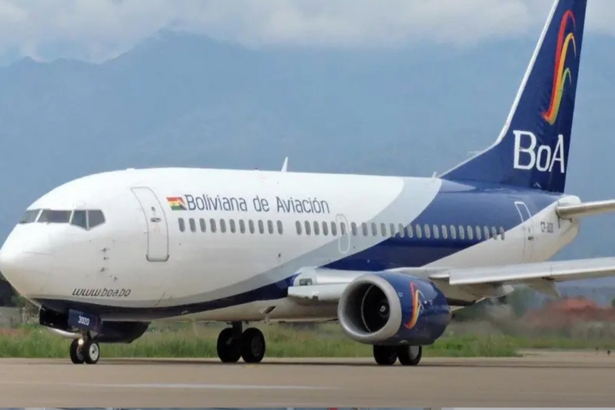Avión de Boliviana de Aviación en pista