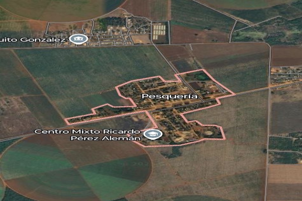 Imagen aérea de Pesquería, campos y carreteras marcadas