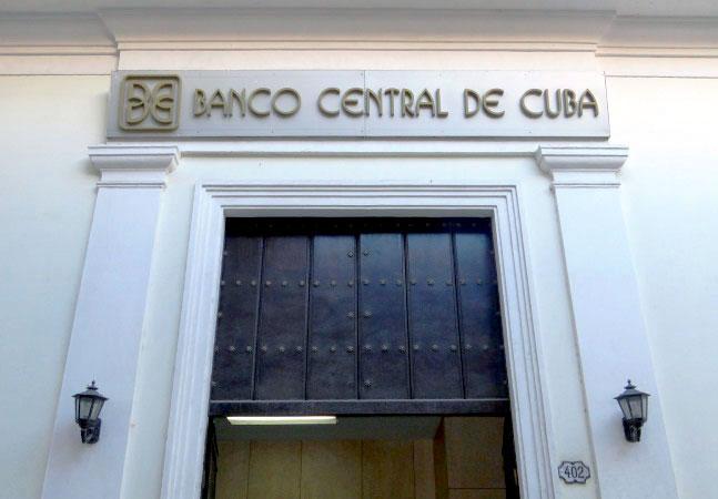 Entrada del Banco Central de Cuba