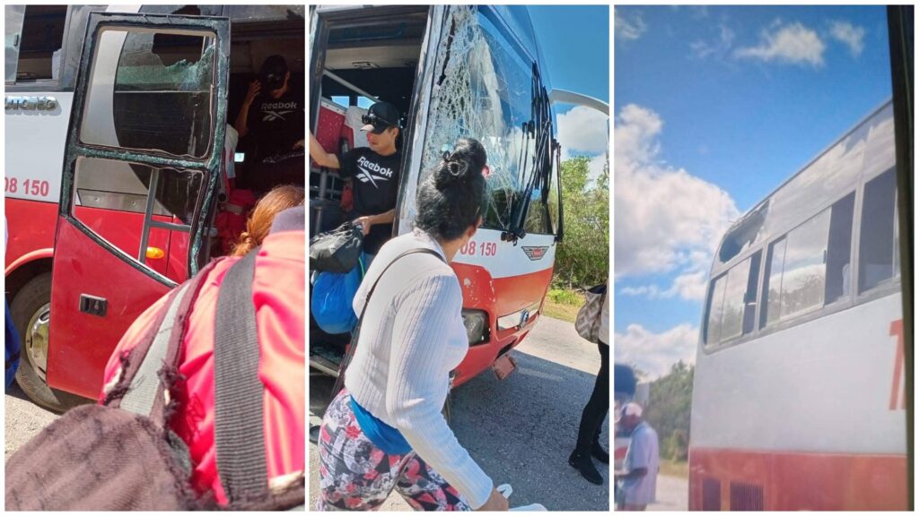 Pasajeros junto a autobús dañado bajo cielo claro