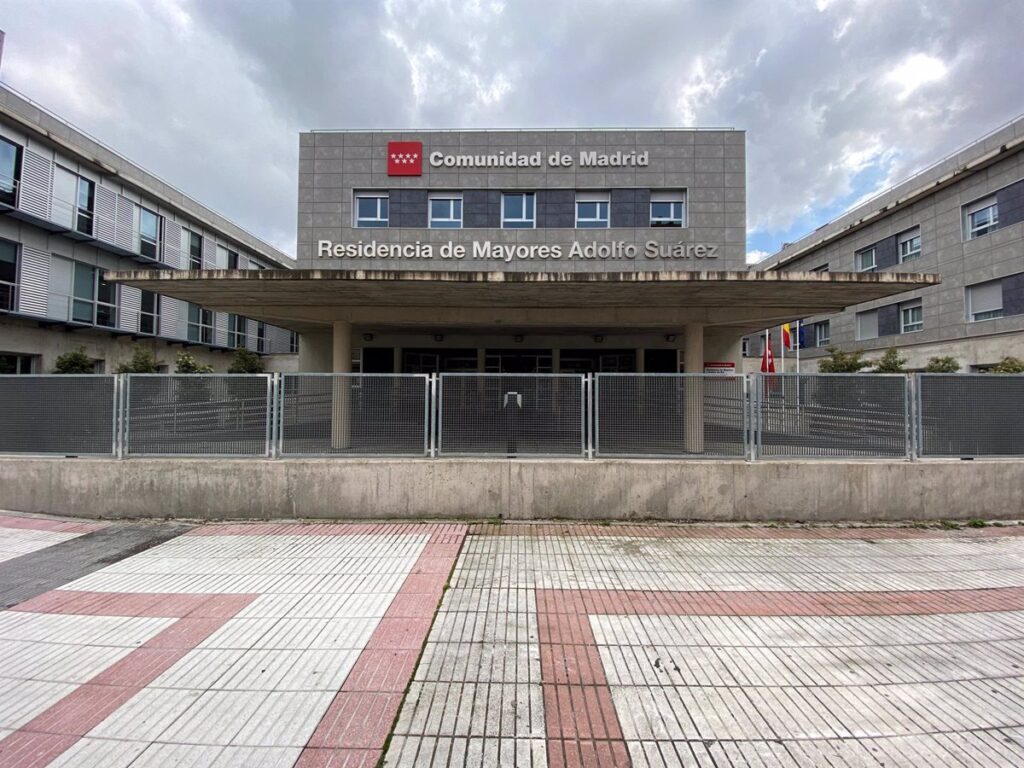 Residencia de mayores en Madrid, exterior día nublado