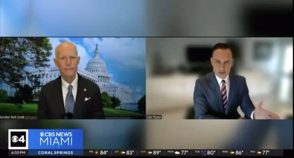 Captura de TV, dos hombres hablando desde estudios diferentes