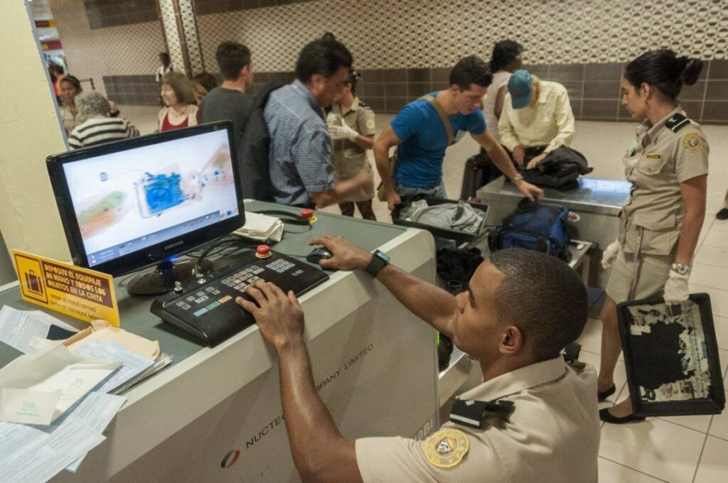 Escaneo de equipaje en control aeroportuario