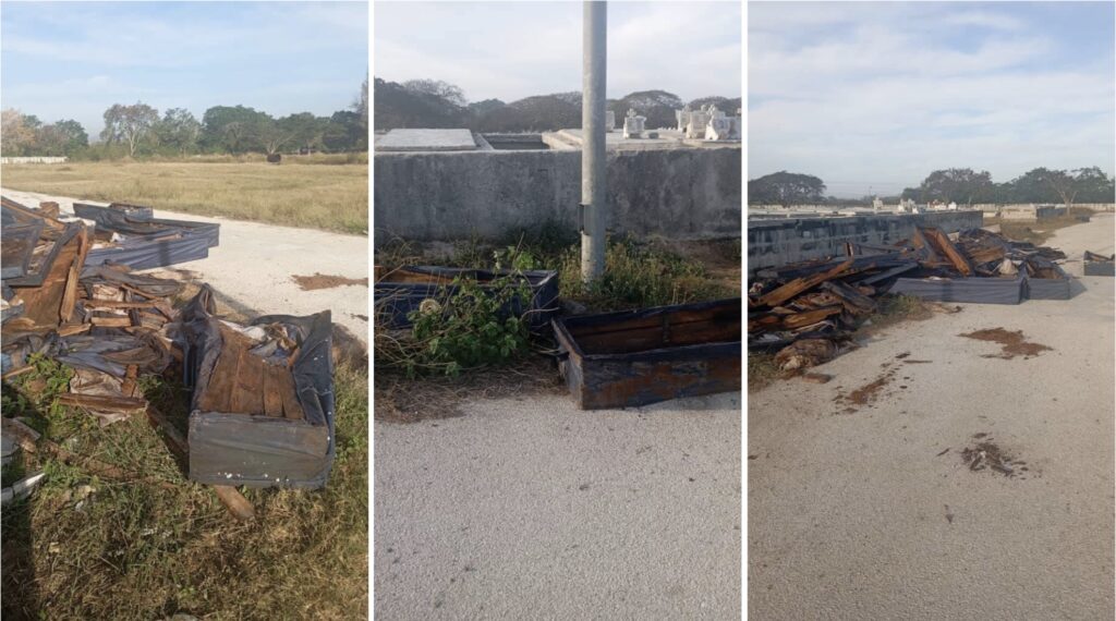 Cementerio con ataúdes deteriorados y escombros visibles.