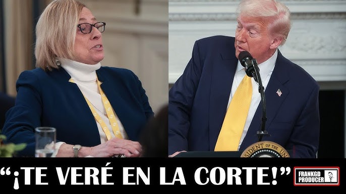 Dos personas discutiendo en una sala de reuniones.