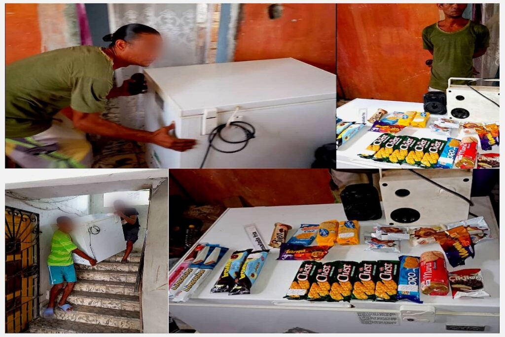 Personas moviendo nevera y snacks sobre ella.