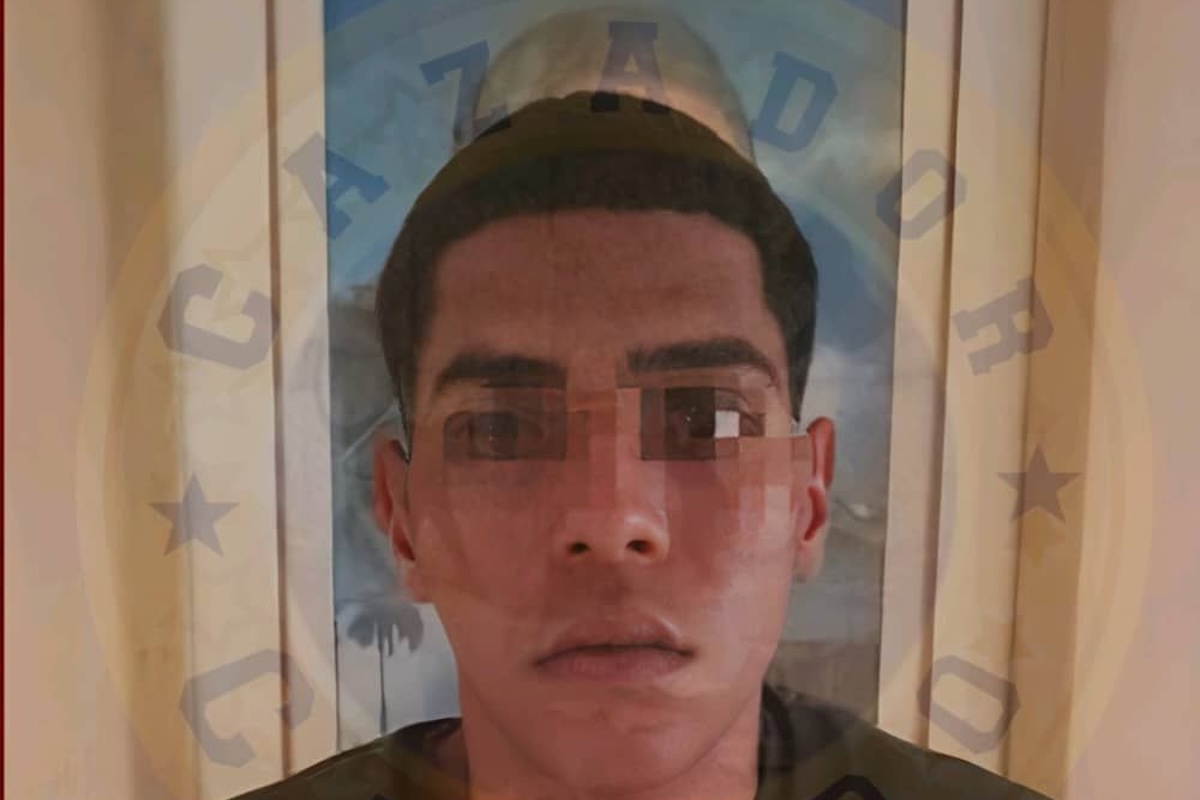 Retrato de una persona con texto superpuesto.