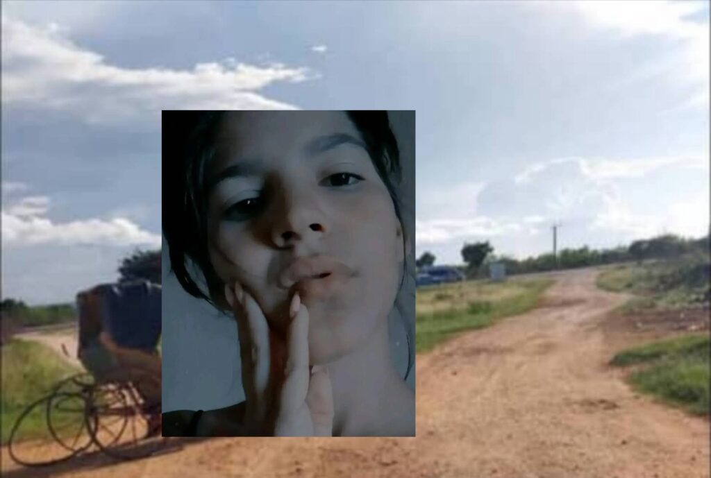 Retrato y camino rural bajo cielo azul