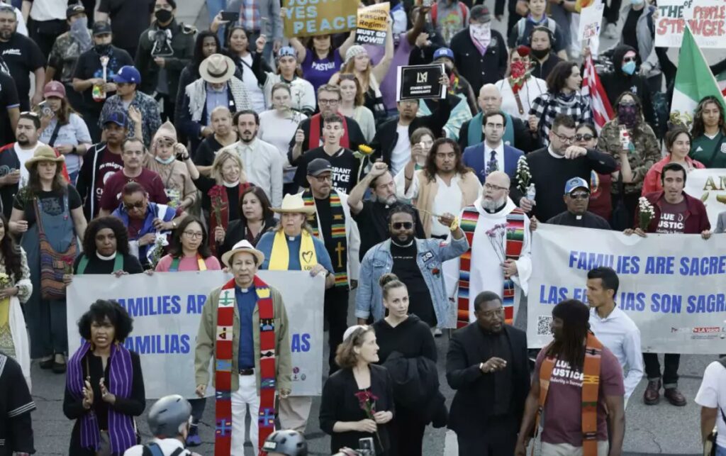 Manifestación multicultural por la paz y justicia social