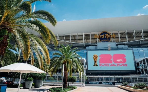 Estadio Hard Rock con publicidad FIFA 2026 Miami.