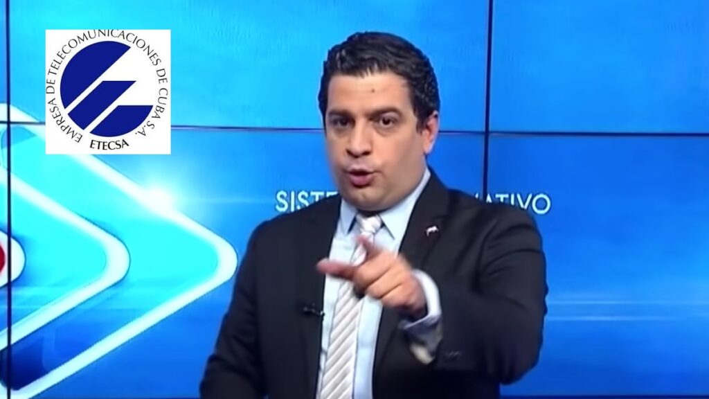 Persona hablando frente a pantalla azul, logo ETECSA.