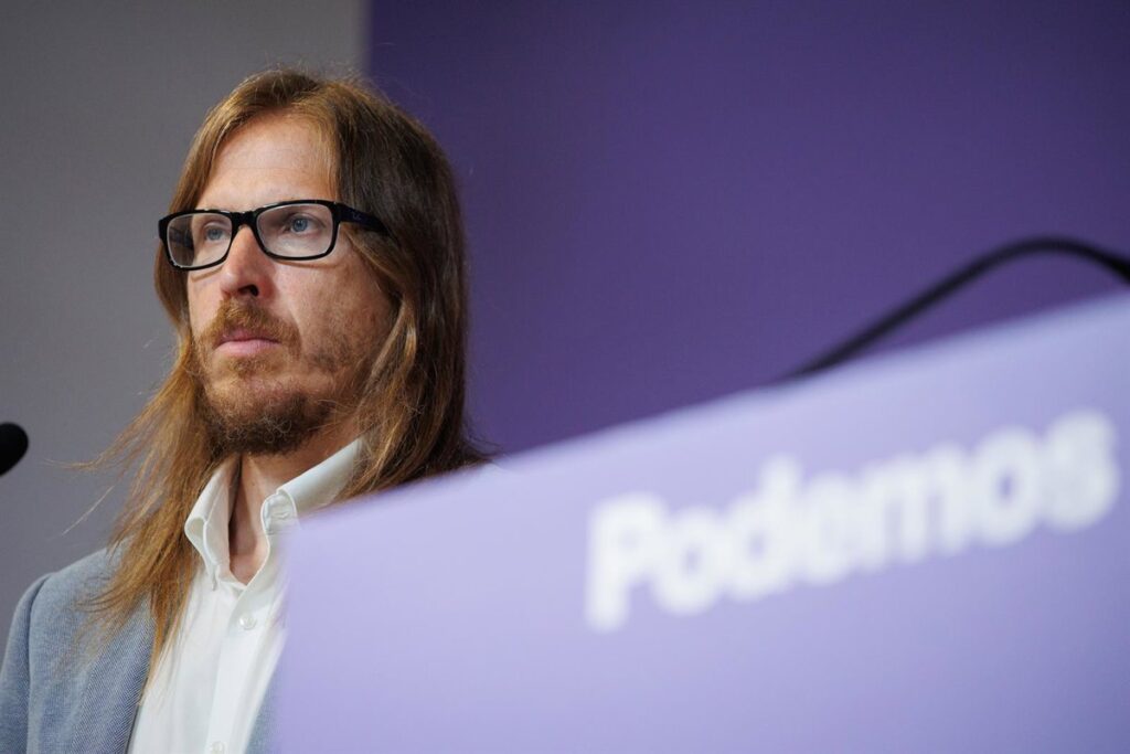 Persona en evento de Podemos