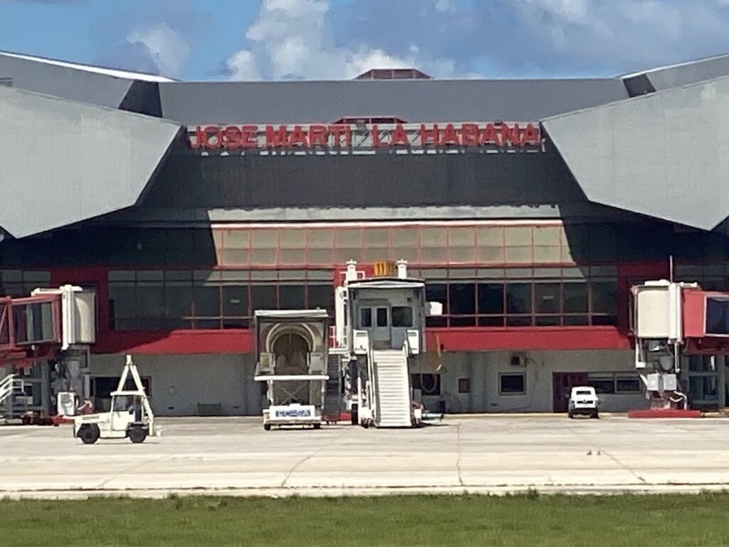 Fachada del aeropuerto José Martí en La Habana.