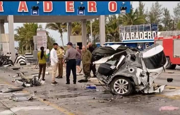 Accidente grave de coche en peaje Varadero, Cuba.
