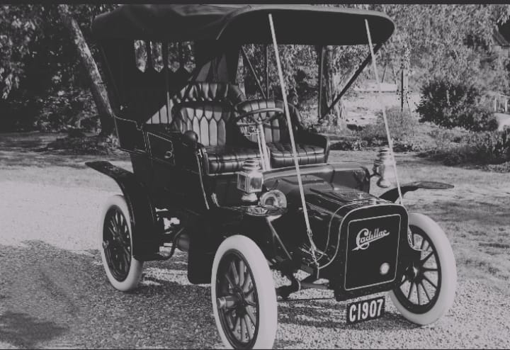 Automóvil antiguo Cadillac de 1907, exterior.