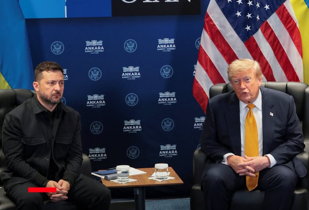 Volodymyr Zelenskyy y Donald Trump reunidos en una cumbre.