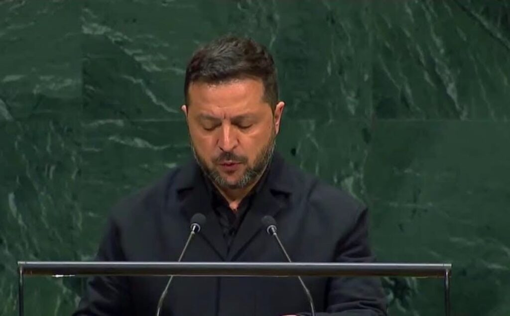 Volodímir Zelenski dando un discurso ante las Naciones Unidas.