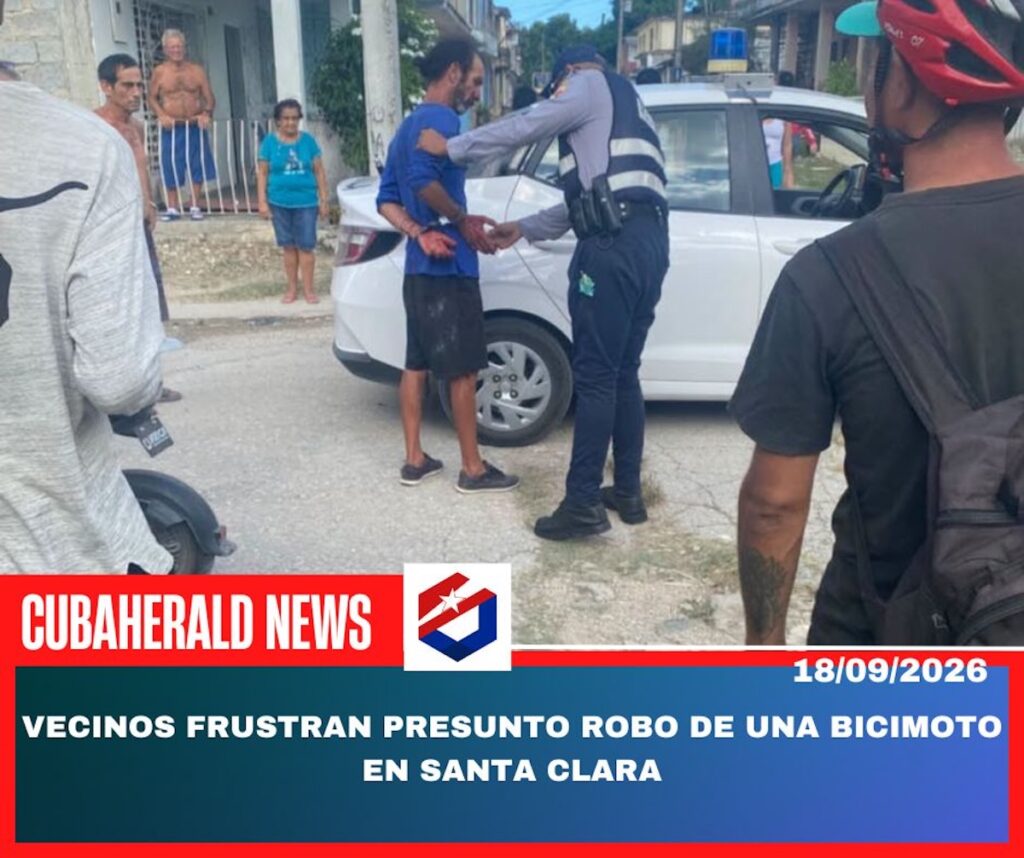 Policía deteniendo a un hombre por presunto robo en Cuba.