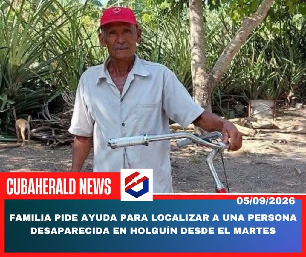 Hombre mayor con gorra roja junto a una bicicleta.